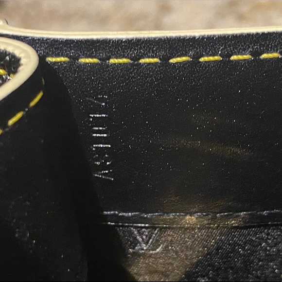 Louis Vuitton Suhali Le Fabuleux in black - Picture 11 of 11